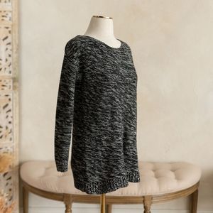Women’s Black and‎ White Knit Gap Sweater size M